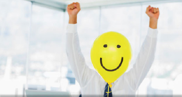 Chief Happiness Officer homem com o rosto feliz cartunizado